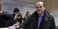 <p>O l&iacute;der da coaliz&atilde;o de centro-esquerda italiana, Pier Luigi Bersani, alcan&ccedil;ou a vit&oacute;ria por poucos d&eacute;cimos nas elei&ccedil;&otilde;es legislativas</p>  Foto: Paolo Bona / Reuters