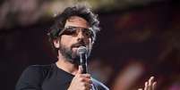 <p>Cofundador do Google Sergey Brin usa os óculos de realidade aumentada criados pela companhia</p>  Foto: James Duncan Davidson/TED / Divulgação