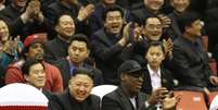 Kim Jong-Un e Dennis Rodman assistem lado a lado a jogo do Harlem Globetrotters em Pyongyang  Foto: AP