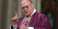 Timothy Dolan conduz a missa de Quarta-Feira de Cinzas na Catedral de S&atilde;o Patr&iacute;cio, em Nova York, em 13 de fevereiro  Foto: AFP