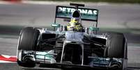 <p>Mercedes voltou a impressionar nos testes, desta vez com Rosberg</p>  Foto: EFE