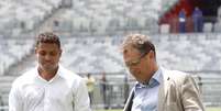 <p>Secretário geral da Fifa, Jérôme Valcke, anunciou que venda prévia é recorde da entidade</p>  Foto: Reuters