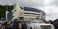 Corpo de Chor&atilde;o deixa o Arena Santos e parte, em cortejo, para o Memorial Cemit&eacute;rio Vertical  Foto: Ricardo Matsukawa / Terra