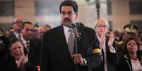 Maduro discursa durante a cerimônia oficial do funeral de Chávez: emoção na despedida  Foto: EFE
