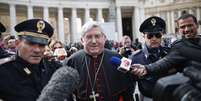 O cardeal canadense Thomas Collins deixa Vaticano após encontro nesta segunda; a partir de amanhã, eles entrarão em regime total de silêncio  Foto: Reuters