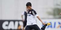 <p>Corinthians buscou mercado asiático quando contrato o chinês Zizao</p>  Foto: Ricardo Matsukawa / Terra