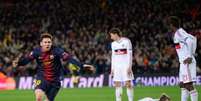 <p>Messi marcou duas vezes, e Barcelona eliminou o Milan no Camp Nou</p>  Foto: AP