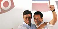 <p>Com pouco tempo para se reorganizar e com a morte de Hugo Chávez sensibilizando milhões de venezuelanos, a oposição (na foto, Henrique Capriles e Leopoldo Lopez) buscará revelar as "mentiras" dos herdeiros do comandante</p>  Foto: Jorge Silva / Reuters