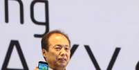 J. K. Shin, presidente de divisão de dispositivos móveis da Samsung, no lançamento do Galaxy S III  Foto: AFP