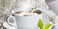 <p>Especialistas indicam consumir quatro xícaras de chá verde por dia</p><p> </p>  Foto: Getty Images 