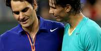 <p>Espanhol consola Federer após vitória em dois sets</p>  Foto: Getty Images 