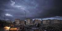 <p>Imagem noturna da devastada cidade de Aleppo no 4 de dezembro de 2012</p>  Foto: AP