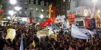 <p>Clima de "Copa do Mundo" contagia Buenos Aires antes da missa do papa Francisco</p>  Foto: EFE