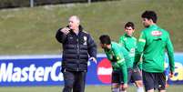 <p>Scolari manteve Marcelo e Kaká entre os reservas no 1º treino da Seleção</p>  Foto: Wander Roberto / Vipcomm