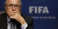 <p>Presidente da Fifa, Joseph Blatter, fez críticas aos cantos racistas da torcida da Roma em empate por 0 a 0</p>  Foto: Michael Buholzer / Reuters