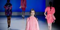 A top Carolina Thaler desfila pela grife Triton no SPFW  Foto: Bruno Santos / Terra