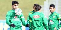 <p>Convocado para a Seleção Brasileira em março (foto), Diego Costa está próximo da seleção espanhola</p>  Foto: Mowa Press / Divulgação
