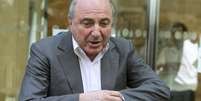 <p>Oligarca Boris Berezovsky deixa Suprema Corte em Londres. Ele era&nbsp;um dos cr&iacute;ticos mais ferozes do presidente russo Vladimir Putin</p>  Foto: Neil Hall / Reuters