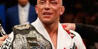 <p>Bandeira do Sol Nascente estava no lado esquerdo do quimono de Georges St. Pierre</p>  Foto: Getty Images 