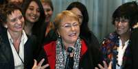 'Estou muito feliz por voltar', disse Bachelet em uma sala do aeroporto logo ap&oacute;s desembarcar  Foto: EFE