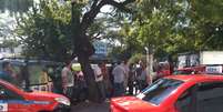 Taxista protestaram pelas mortes de membros da categoria ocorridas durante a noite em Porto Alegre  Foto: Daniel Fávero / Terra