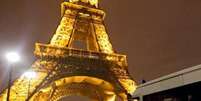 <p>Estado Islâmico ameaçou explodir a Torre Eiffel, na França</p>  Foto: EFE