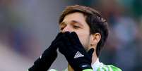 <p>Diego, do Wolfsburg, seria alvo de Santos e Atlético de Madrid</p>  Foto: EFE