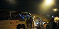 Ônibus despencou de viaduto de acesso à Ilha do Governador, na avenida Brasil  Foto: Mauro Pimentel / Terra