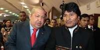 Chávez (esq.) e Morales em imagem de dezembro de 2011  Foto: AFP