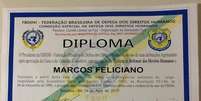 Pastor postou em seu Twitter o diploma que recebeu da Federação Brasileira dos Direitos Humanos  Foto: Twitter / Reprodução