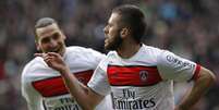 <p>Meia-atacante do Paris Saint-Germain (à direita) dará lugar a Alexandre Lacazette, do Lyon</p>  Foto: Stephane Mahe / Reuters