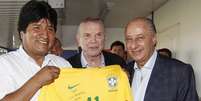 <p>Evo Morales, com Marin e Del Nero, no intervalo de jogo da Sele&ccedil;&atilde;o</p>  Foto: CBF / Divulgação