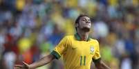 <p>Antes de fazer dois gols na vit&oacute;ria do Brasil, Neymar protagonizou lances pol&ecirc;micos</p>  Foto: AP