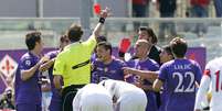 <p>Fiorentina perdeu o zagueiro Tomovic expulso no 1º tempo</p>  Foto: AP