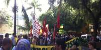 <p>Licitação do Maracanã teve protesto popular nesta quinta-feira</p>  Foto: Marcus Vinicius Pinto / Terra