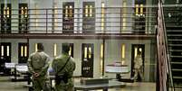 Imagem de arquivo mostra o interior da prisão americana na Baía de Guantánamo, em Cuba  Foto: AP