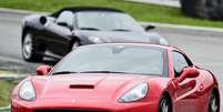 <p>As Ferraris desfilaram pelo autódromo</p>  Foto: Fernando Borges / Terra