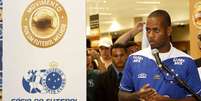 <p>Dedé foi apresentado nesta sexta pelo Cruzeiro</p>  Foto: Washington Alves / Vipcomm