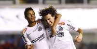 <p>Atacante Neymar, 21 anos, tem contrato com o Santos até 2014</p>  Foto: Ricardo Saibun / Gazeta Press