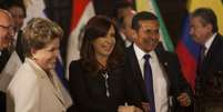 <p>Dilma Rousseff, Cristina Kirchner (Argentina) e Ollanta Humala (Peru), em Lima, para a reunião extraordinária da Unasul</p>  Foto: AP