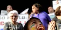 <p>Em S&atilde;o Paulo, jovens pintaram os rostos com as cores da bandeira do Brasil na semana passada para protestar por mais investimento em educa&ccedil;&atilde;o</p>  Foto: Ricardo Matsukawa / Terra