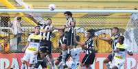 Bruno Mendes fez o único gol da vitória do Botafogo sobre o Volta Redonda  Foto: Paulo Sérgio / Agência Lance