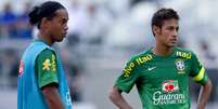 Ronaldinh e Neymar jogaram em times opostos, o que n&atilde;o significa que n&atilde;o poder&atilde;o atuar juntos no amistoso  Foto: Bruno Santos / Terra