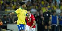 <p>Ronaldinho enfrentou o Chile, mas atraso em apresentação pode ter comprometido sua presença na Copa das Confederações</p>  Foto: Bruno Santos / Terra