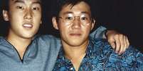 Imagem de 1998 mostra Kenneth Bae (dir.) e Bobby Lee na Universidade do Oregon  Foto: AP