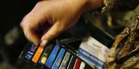 Juros do cartão de crédito são bem superior aos de outras modalidades de crédito  Foto: Getty Images 