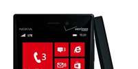 Lumia 928 tem tela de 4,5 polegadas e câmera PureView de 8,7megapixels  Foto: Divulgação