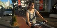 A estudante de arquitetura Charline Carelli provocou mudan&ccedil;as em projeto de lei que limitava o uso de bicicletas  Foto: BBC News Brasil