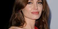 <p>Angelina Jolie retirou as mamas para prevenir o câncer</p>  Foto: Getty Images