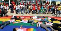 Grupos de sem-terra e do movimento LGBT dividiram espaço em protesto em frente ao STF  Foto: Antonio Cruz / Agência Brasil
